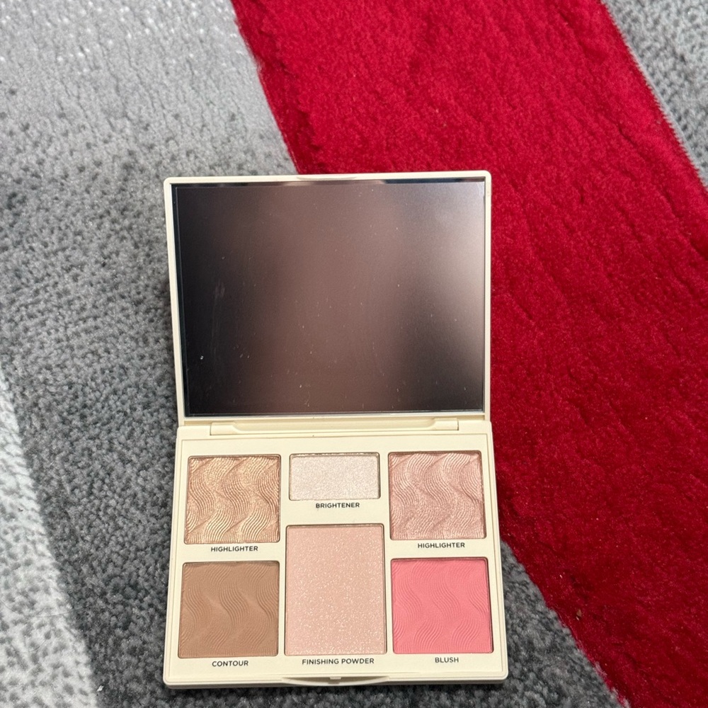 Cover FX Makeup Palette with Highlighter, Contour, and Blush